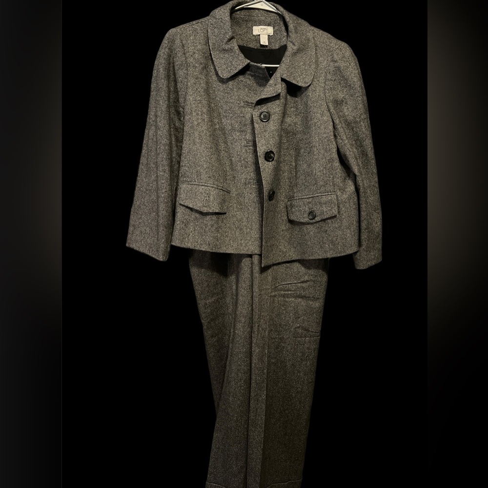 Ann Taylor, size 12, two piece women’s suit, Gray